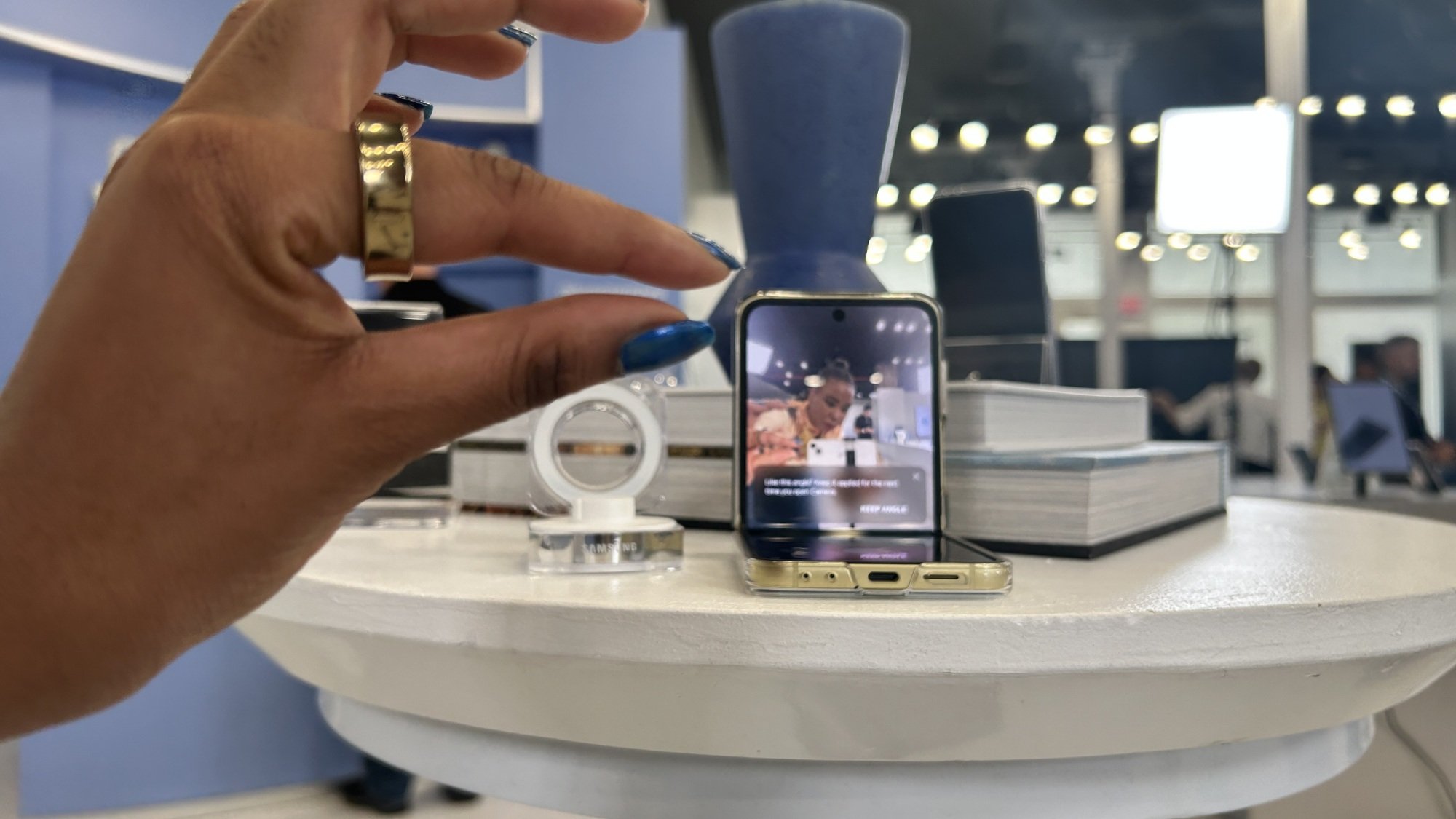 Using the 'double pinch' gesture with the Samsung Galaxy Ring