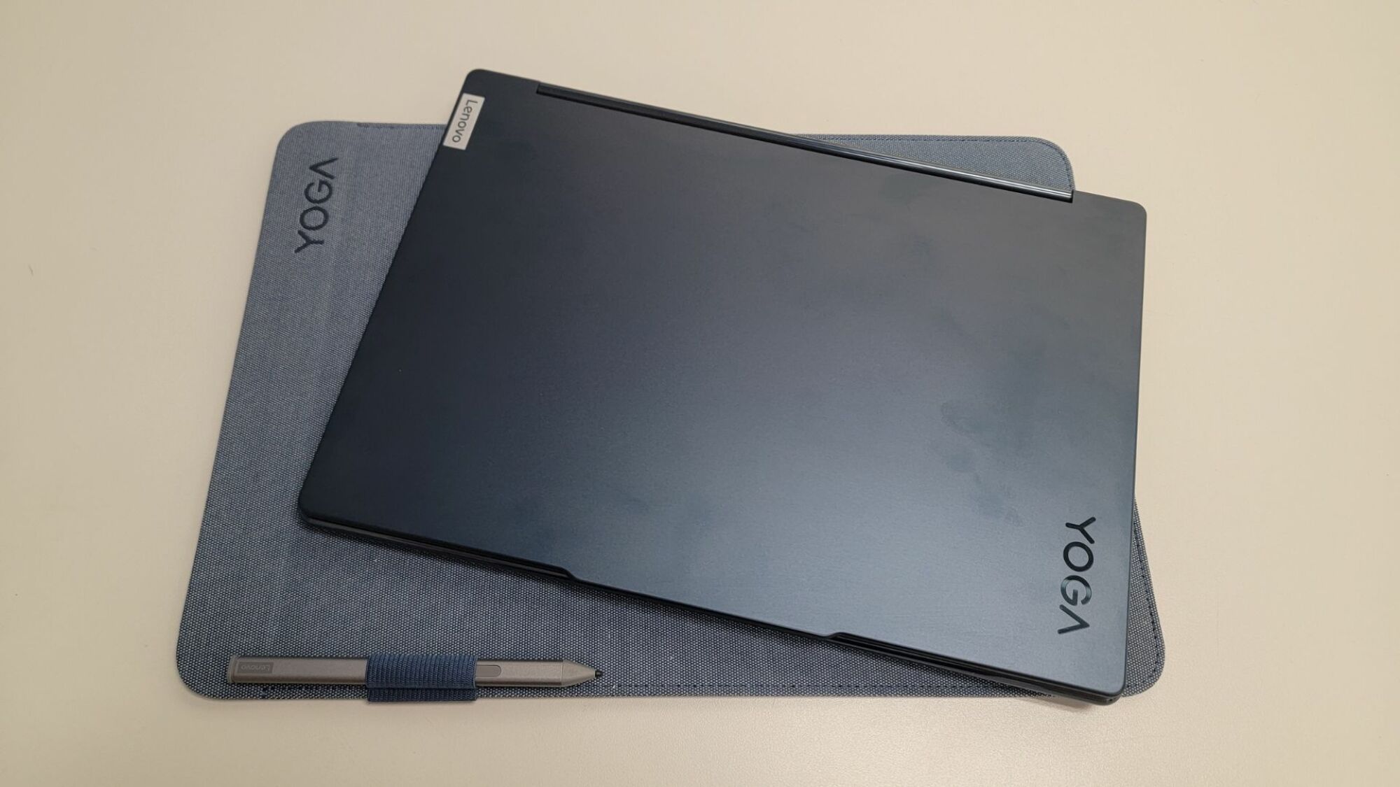 lenovo yoga 9i 2-in-1 gen 9 with sleeve and pen