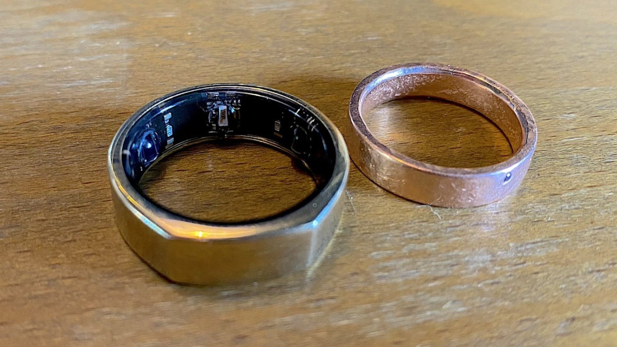 Oura Ring 3 next to a wedding ring